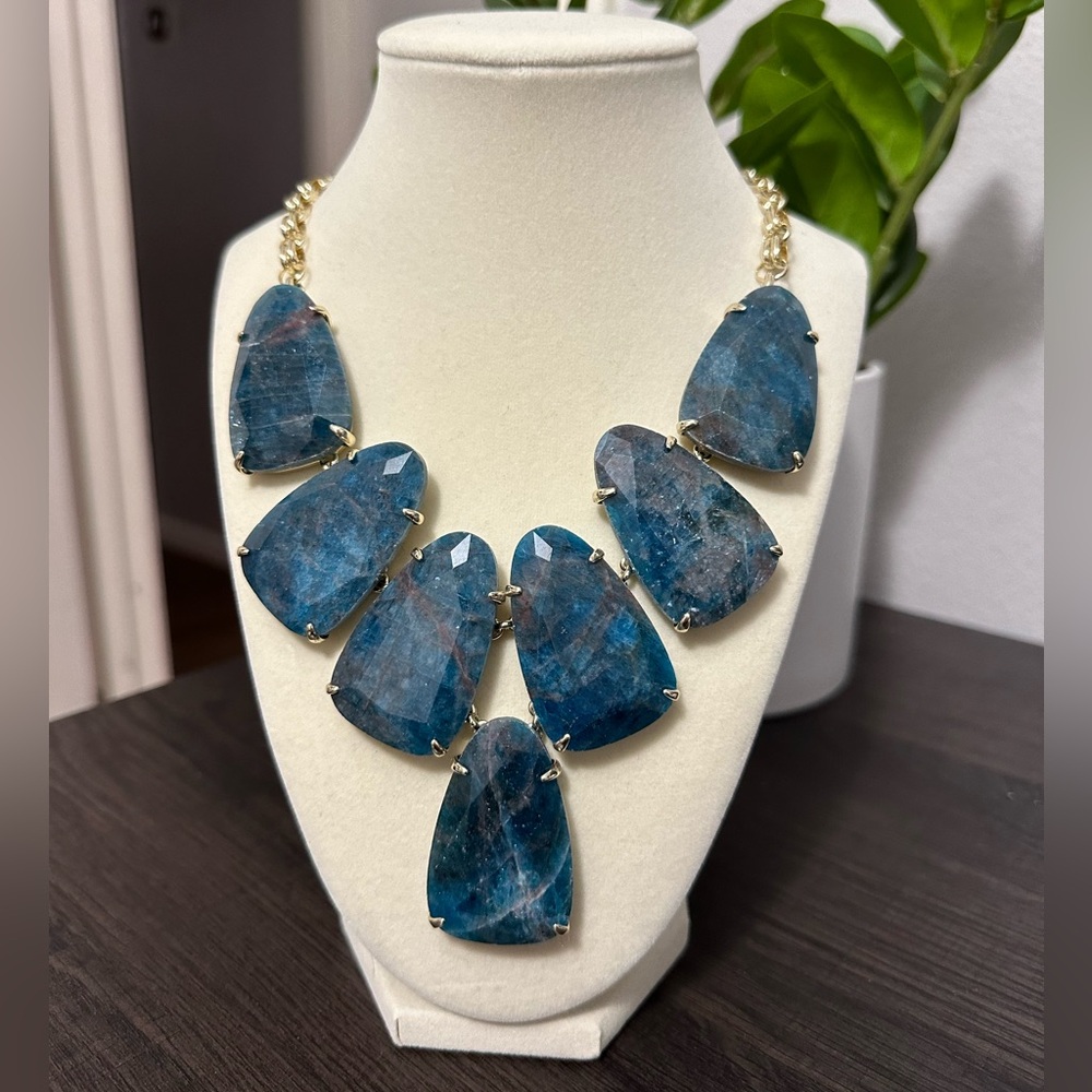 Kendra Scott Harlow necklace in Aqua